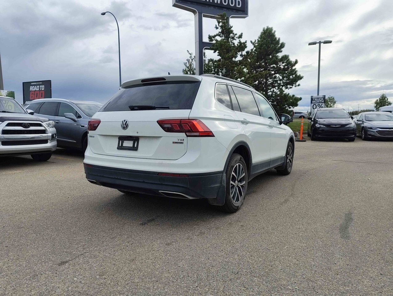 2018 Volkswagen Tiguan Comfortline 4MOTION White Sherwood Park - photo #5