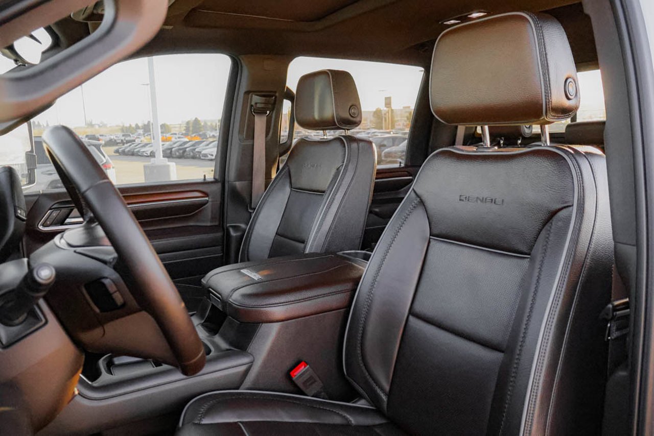 2025 GMC Sierra 3500HD 4WD Crew Cab 159 Denali White Sherwood Park - photo #32