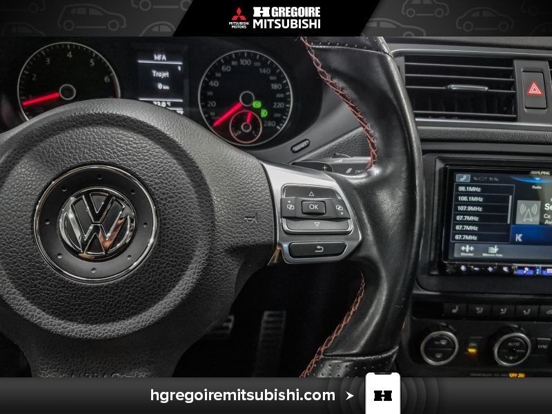2014 Volkswagen Jetta White Laval - photo #22