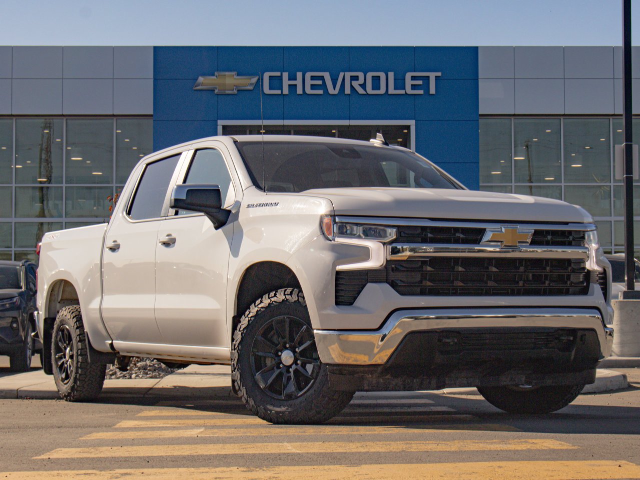 2023 Chevrolet Silverado 1500 4WD Crew Cab 147 LT White Sherwood Park - photo #13