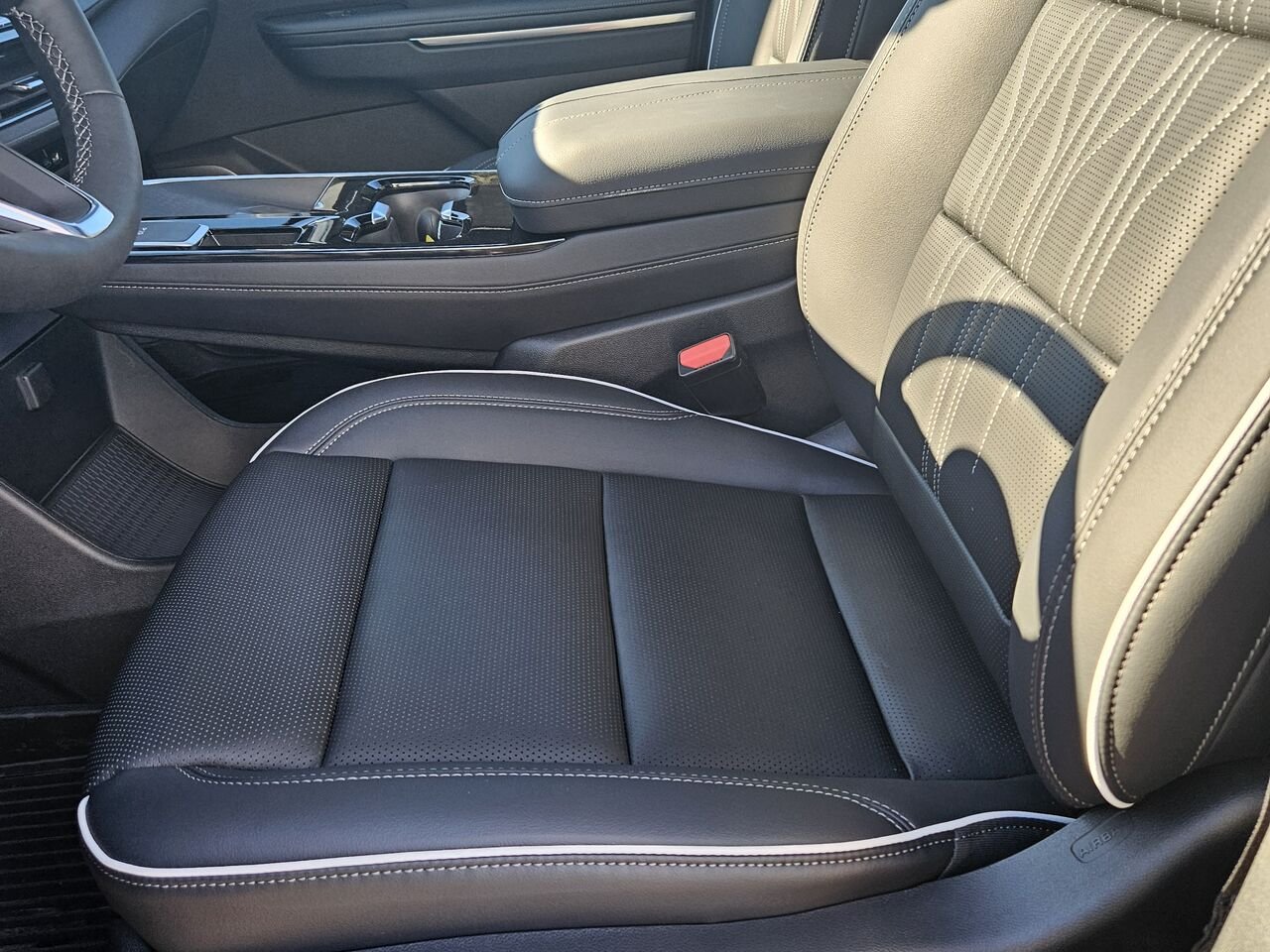 Buick Enclave Avenir 4 portes TI 2027 Blanc irisé triple couche Thetford Mines - photo #12