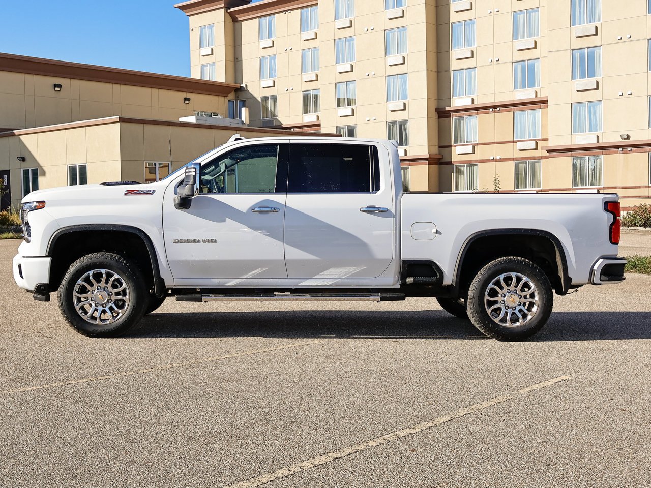 2025 Chevrolet Silverado 3500HD 4WD Crew Cab 159 LTZ White Sherwood Park - photo #8