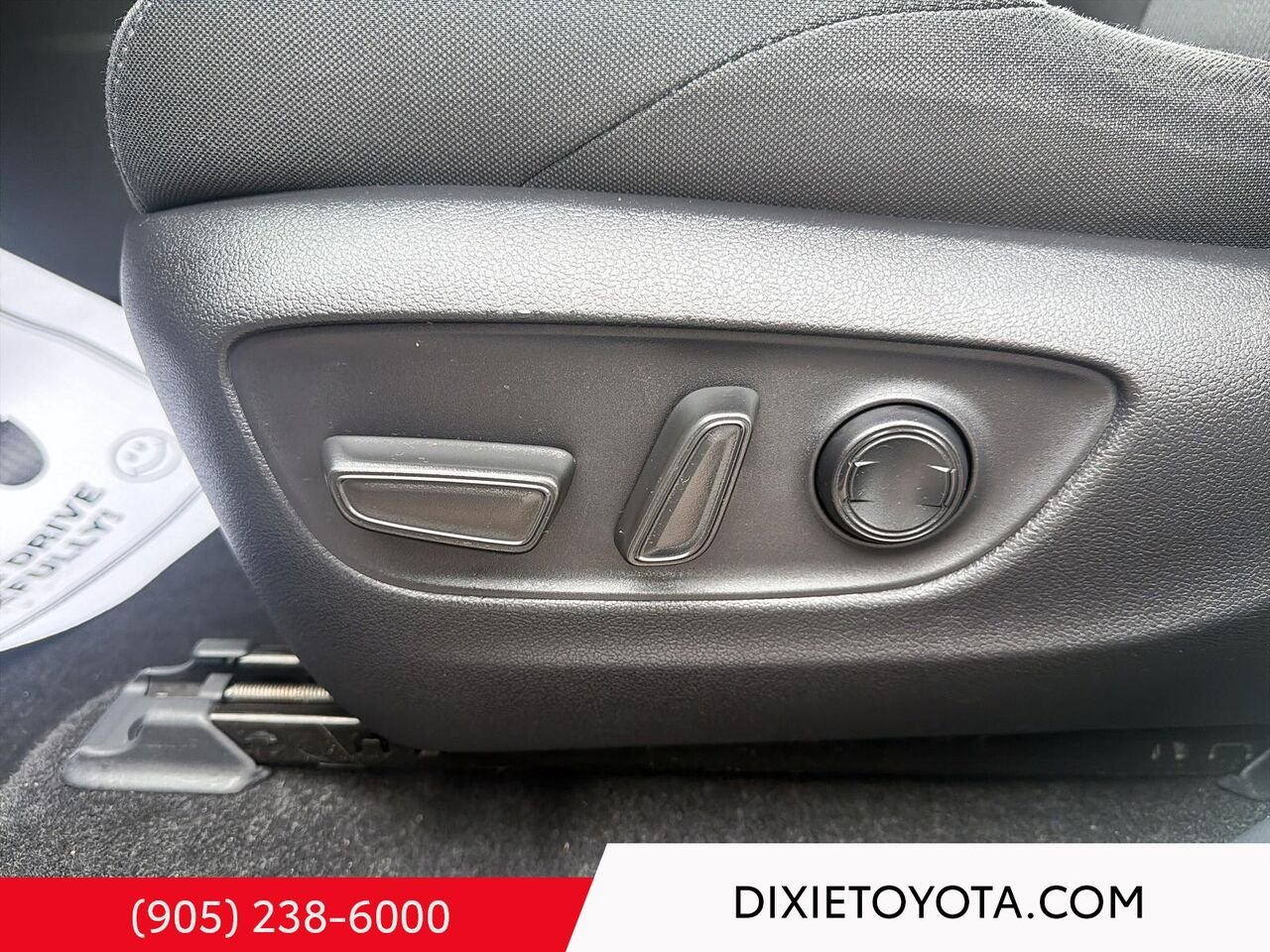 2023 Toyota Venza HYBRID LE AWD / HEATED SEATS / TOYOTA SAFETY SENSE / CARPLAY AND ANDROID AUTO White Mississauga - photo #9