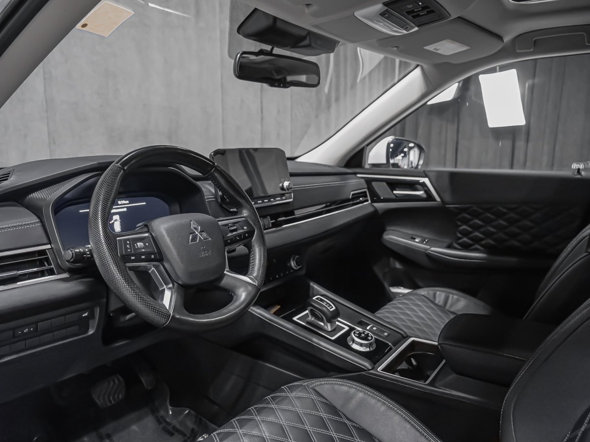 2023 Mitsubishi Outlander SEL S-AWC 7 PLACES White Montreal - photo #5