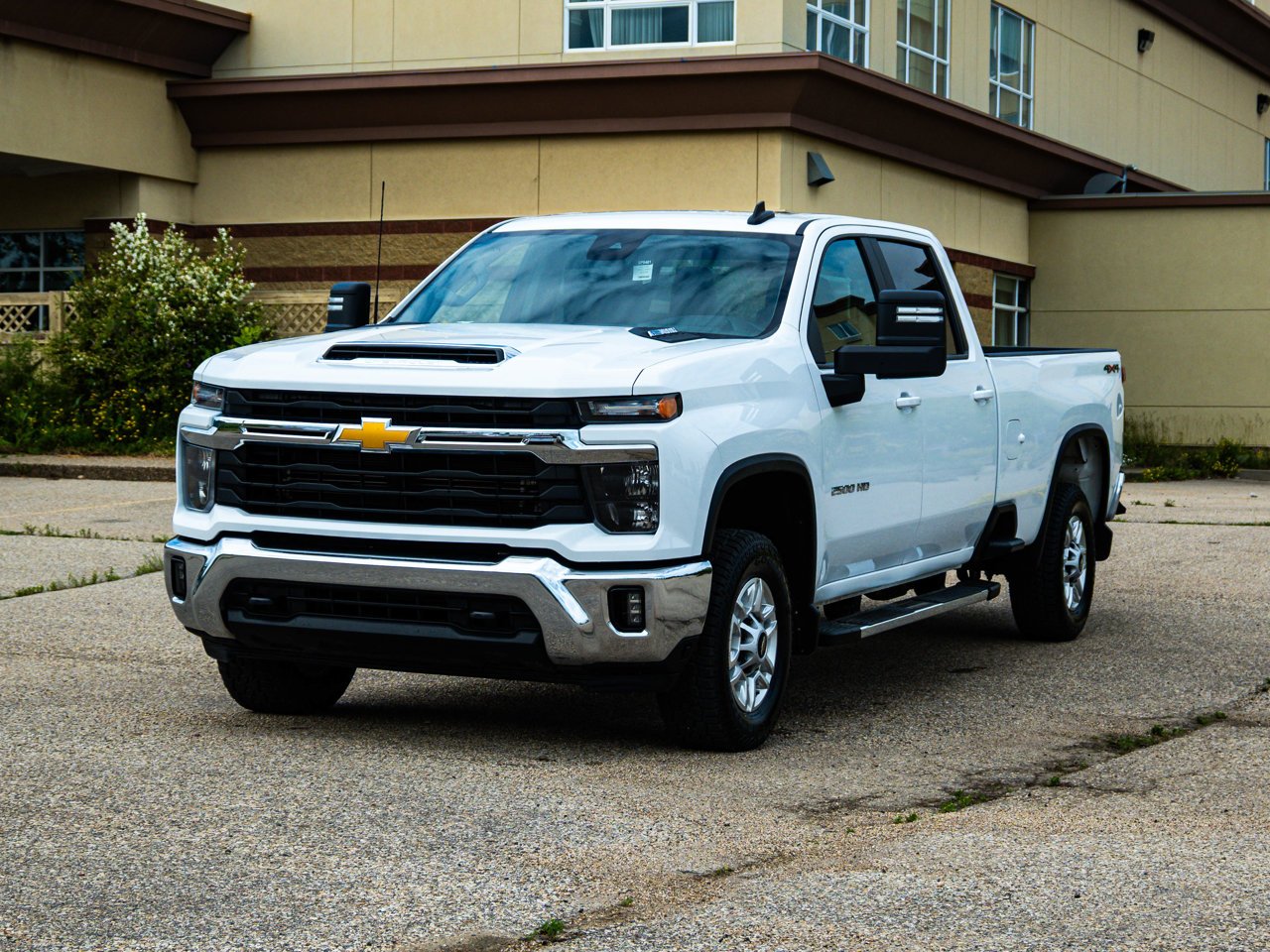 2025 Chevrolet Silverado 2500HD 4WD Crew Cab 159 LT White Sherwood Park - photo #3