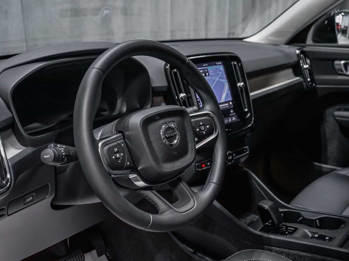 2025 Volvo XC40 B5 CORE BRIGHT Black Montreal - photo #7