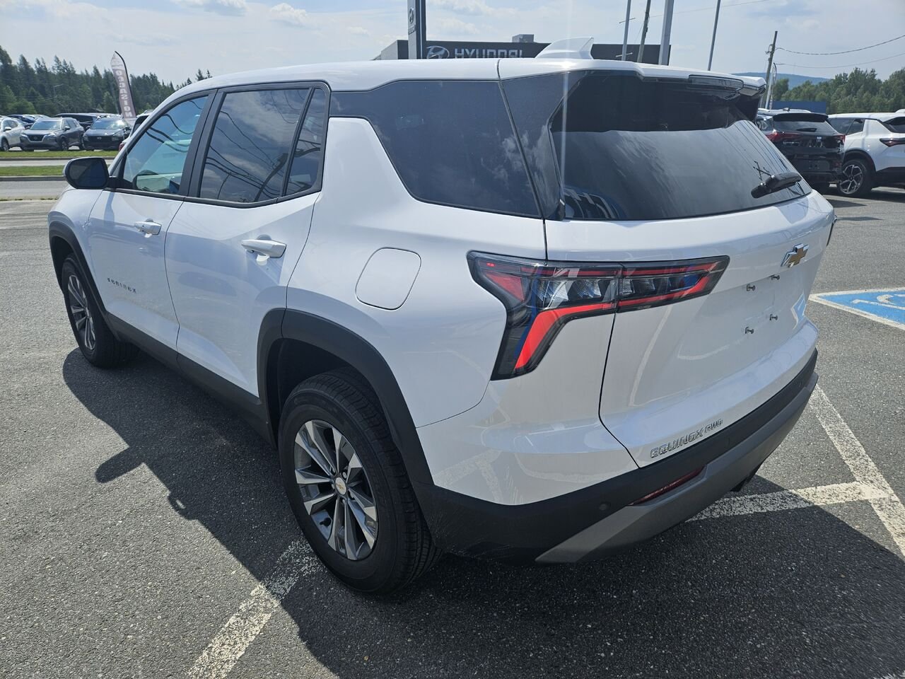Chevrolet Equinox LT 4 portes à transmission intégrale avec 2LT 2027 Blanc sommet Thetford Mines - photo #5