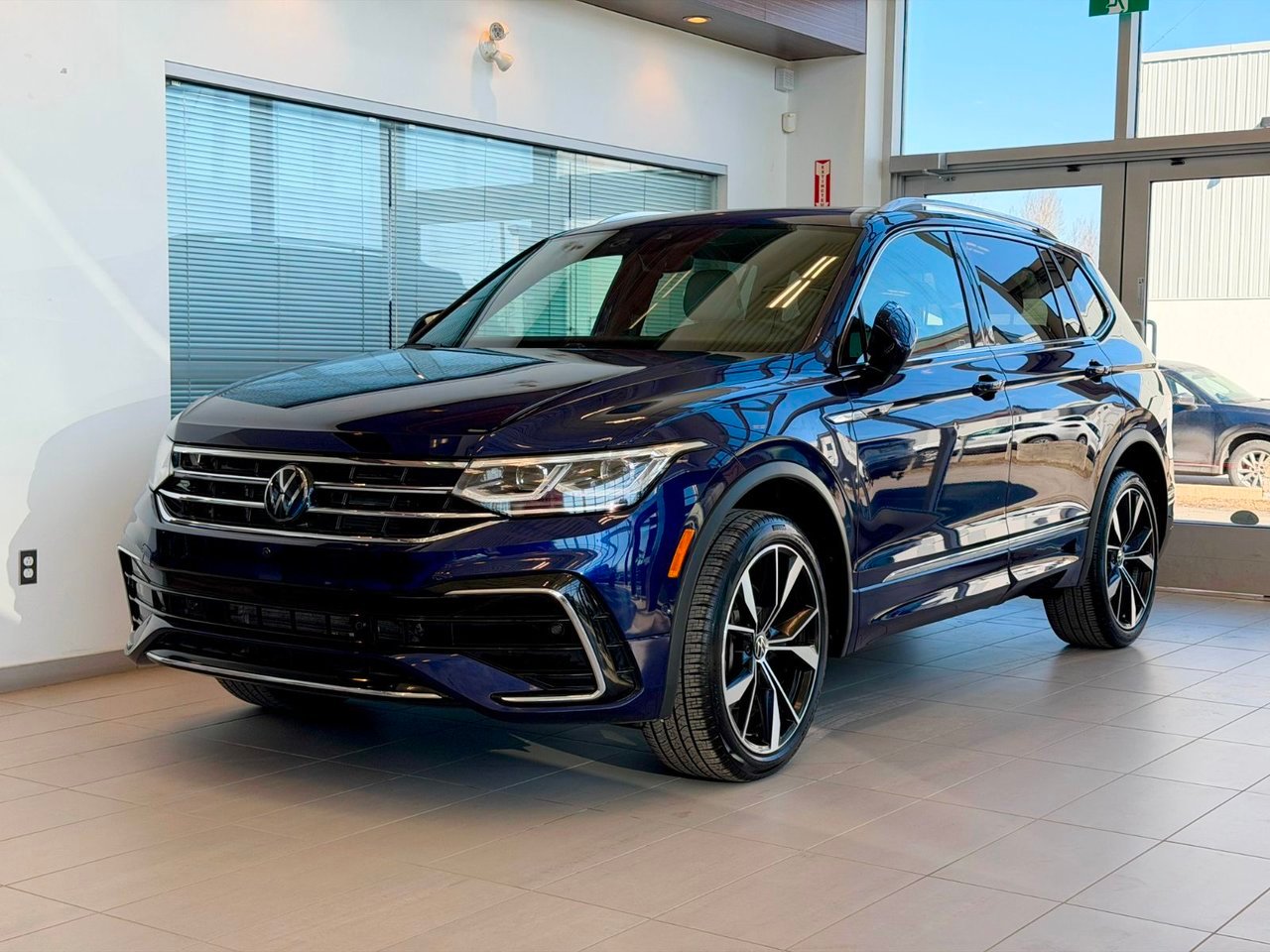 2024 Volkswagen Tiguan Blue Notre-Dame-des-Prairies - photo #4