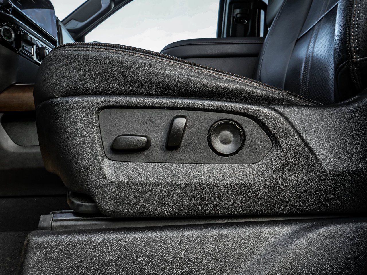2024 Chevrolet Silverado 2500HD 4WD Crew Cab 159 High Country Black Sherwood Park - photo #21