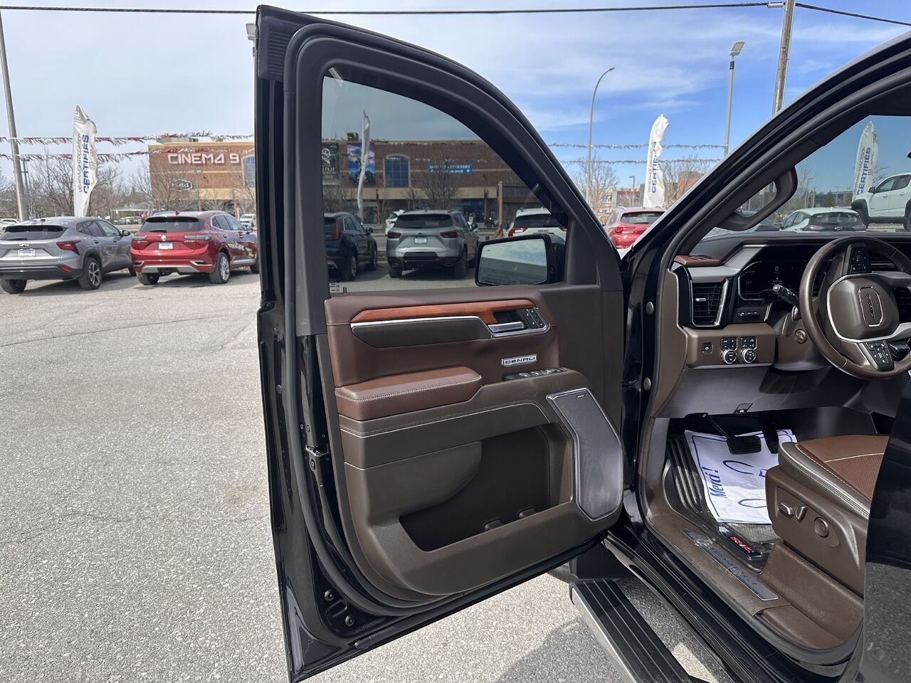 GMC SIERRA K1500 DENALI Denali cabine multiplace 4RM 147 po 2023 Noir Gatineau - photo #1