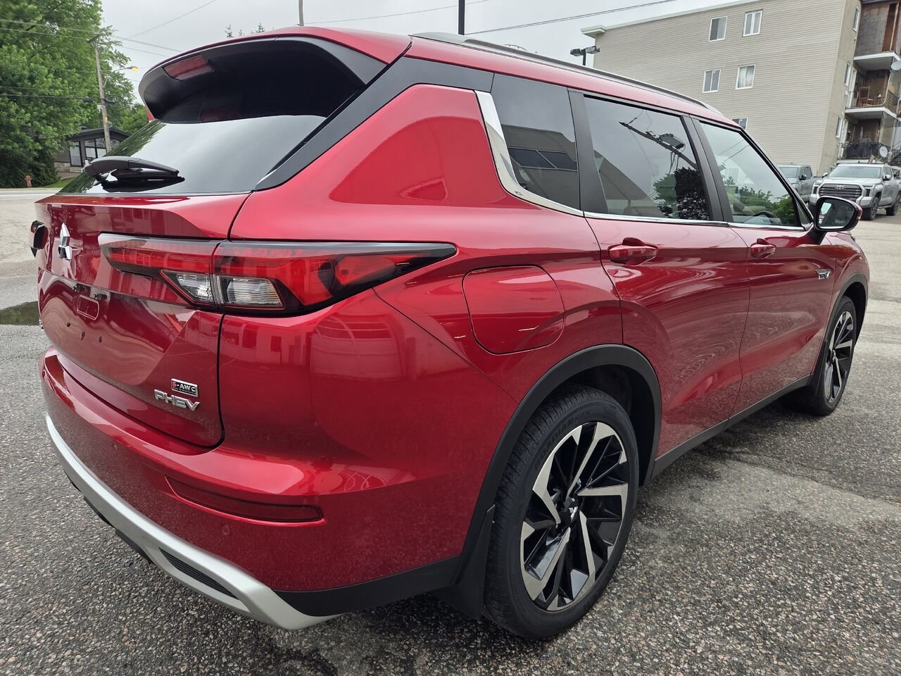 2023 MITSUBISHI Outlander Plug-In Hybrid Red Mont-Laurier - photo #4