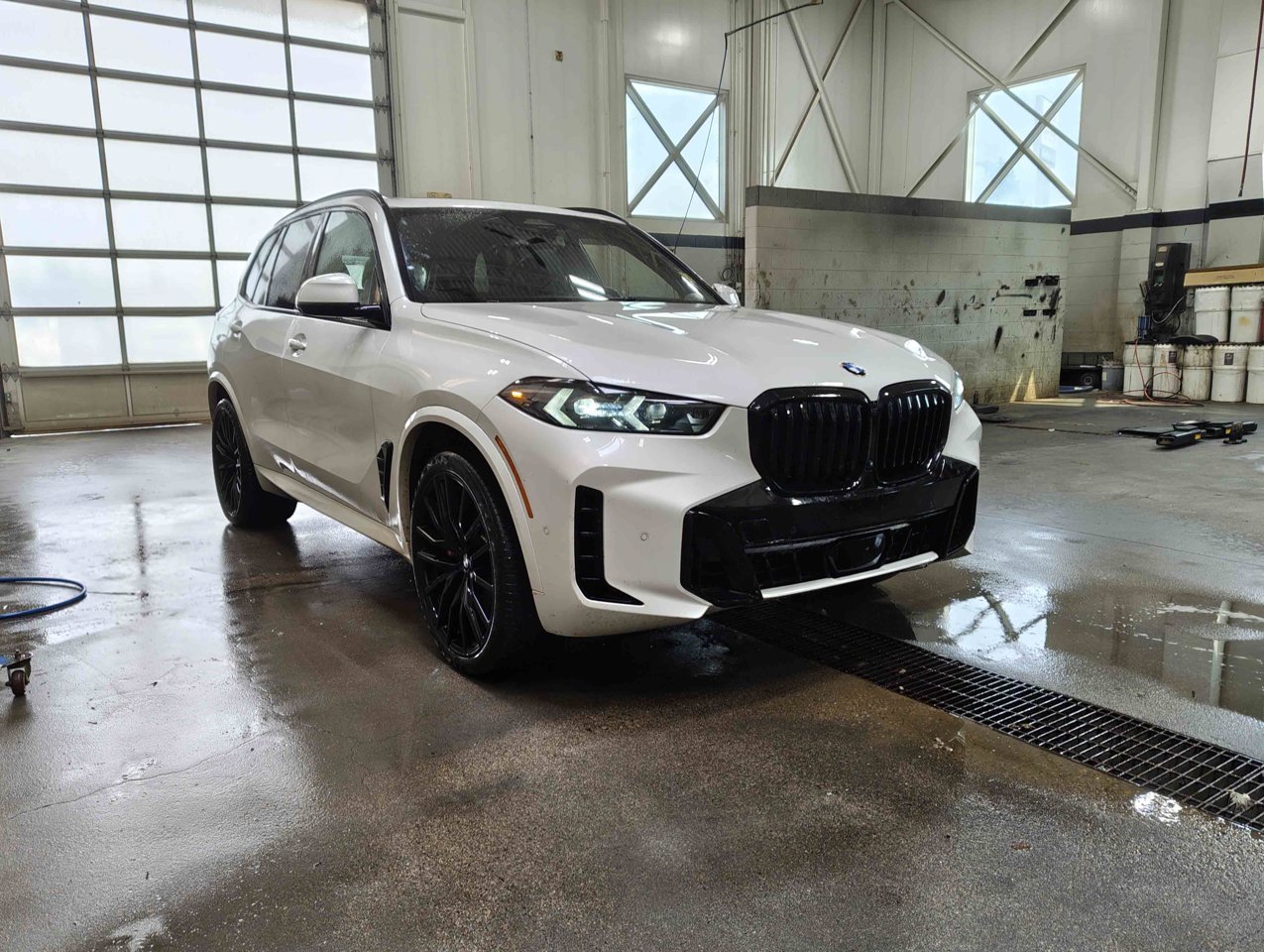 2024 BMW X5 xDrive40i Sports Activity Vehicle White Sherwood Park - photo #2