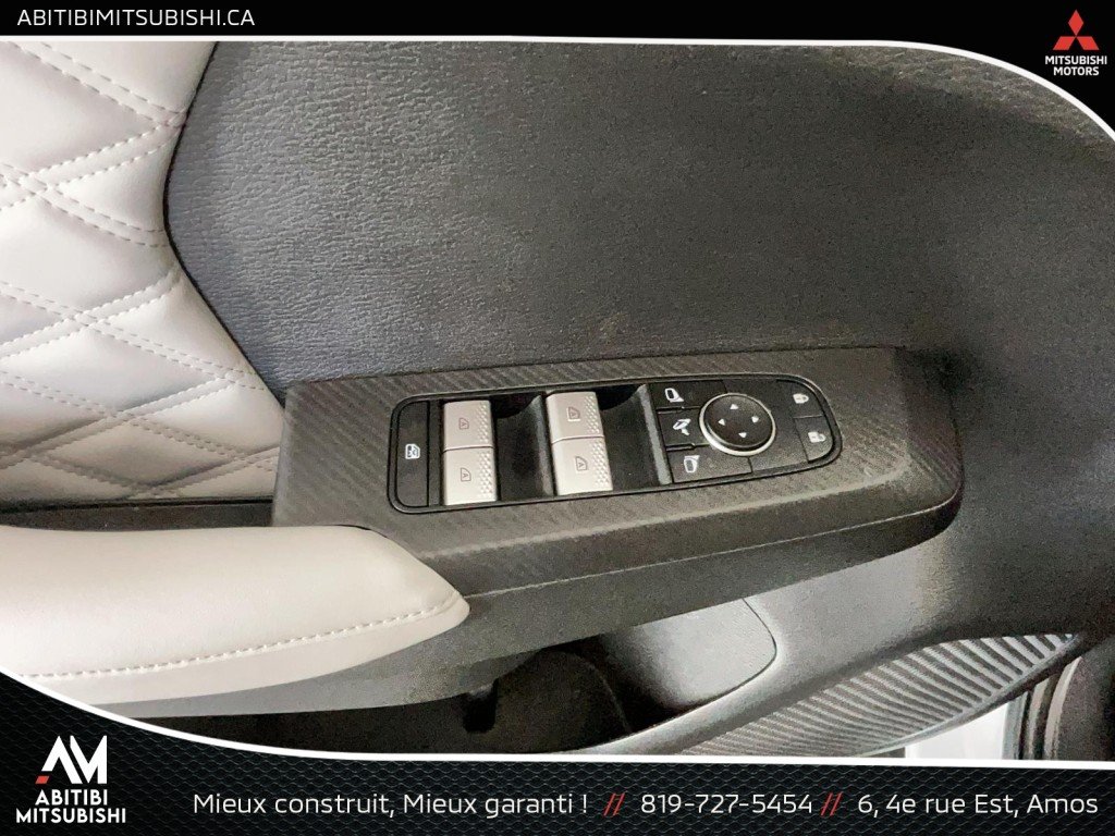 2023 Mitsubishi Outlander Plug-In Hybrid White Amos - photo #10