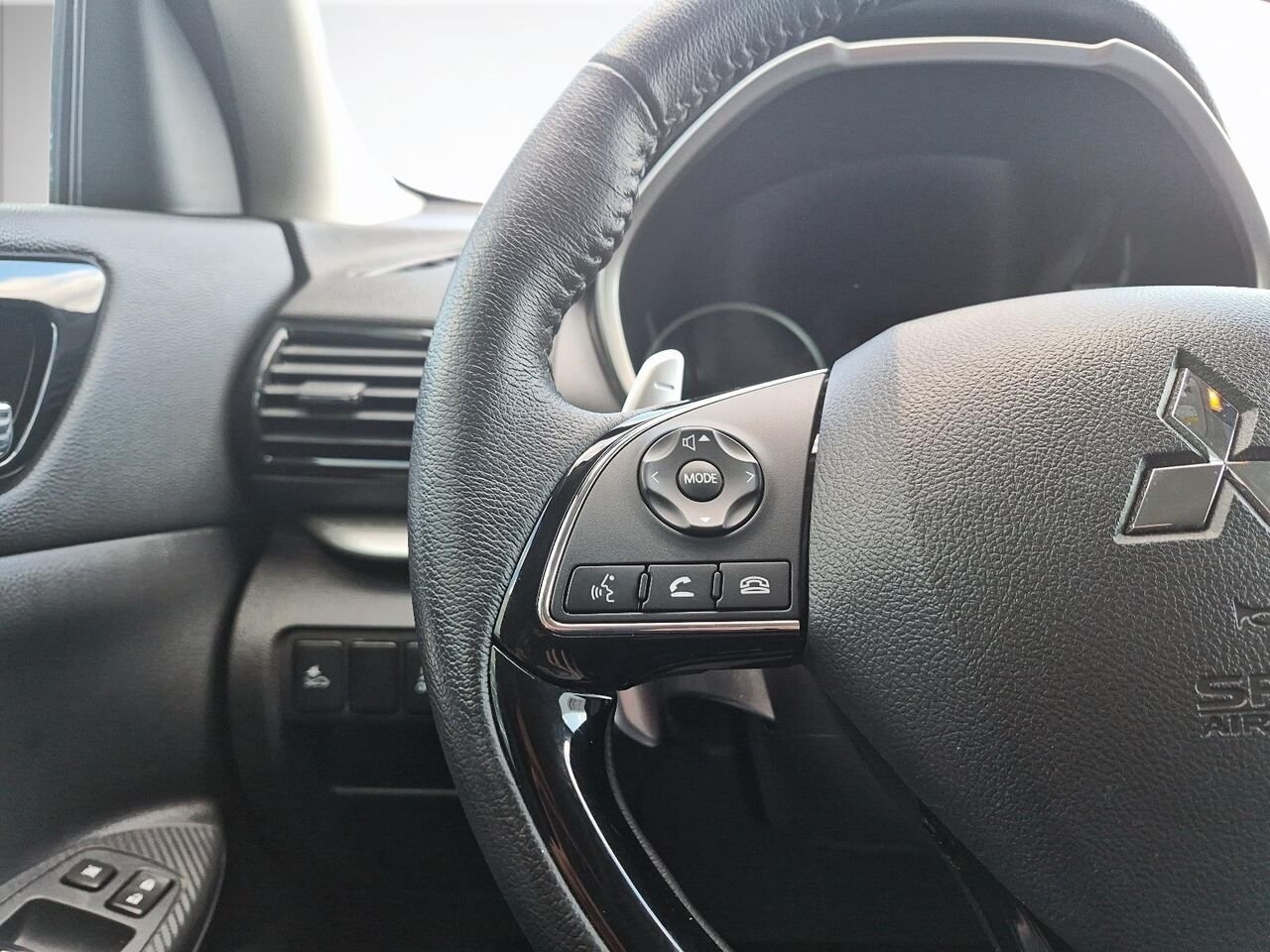 Mitsubishi Eclipse Cross 2F352A | SE S-AWC 2024 Noir Saint-Jérôme - photo #10