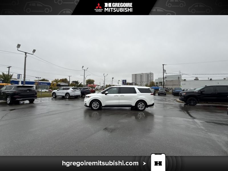 2023 Kia Carnival White Laval - photo #5