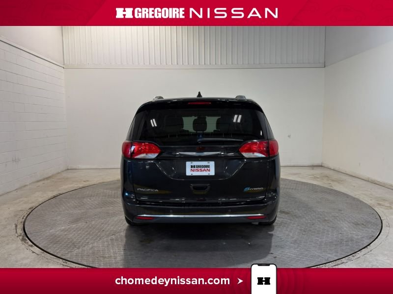 Chrysler Pacifica 2017 Noir Saint-Eustache - photo #7