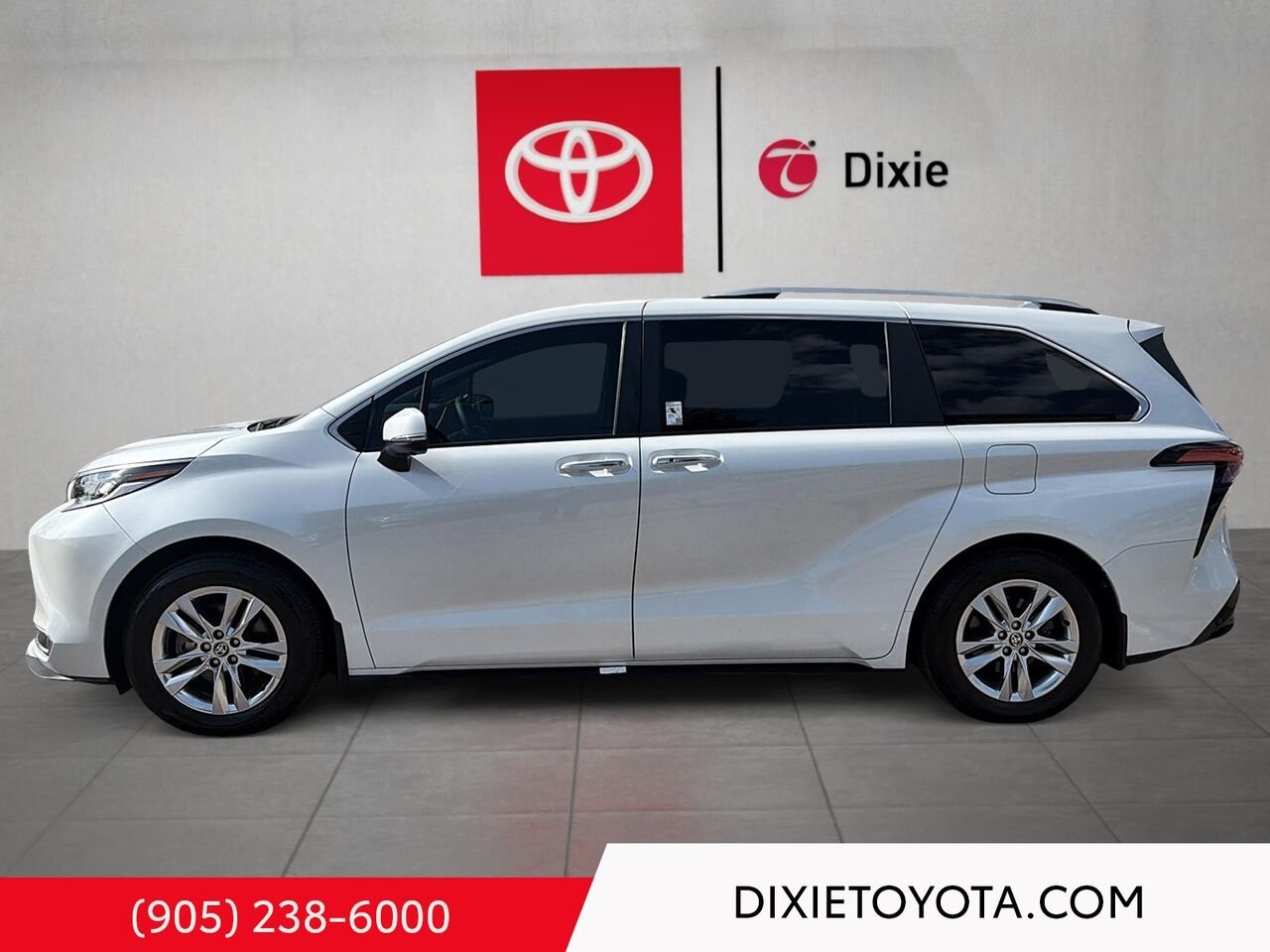 2026 Toyota Sienna Hybrid Limited AWD / CLEAN CARFAX / HEATED AND VENTILATED SEATS / MOONROOF / ALLOY WHEELS / CARPLAY AND ANDROID AUTO White Mississauga - photo #5
