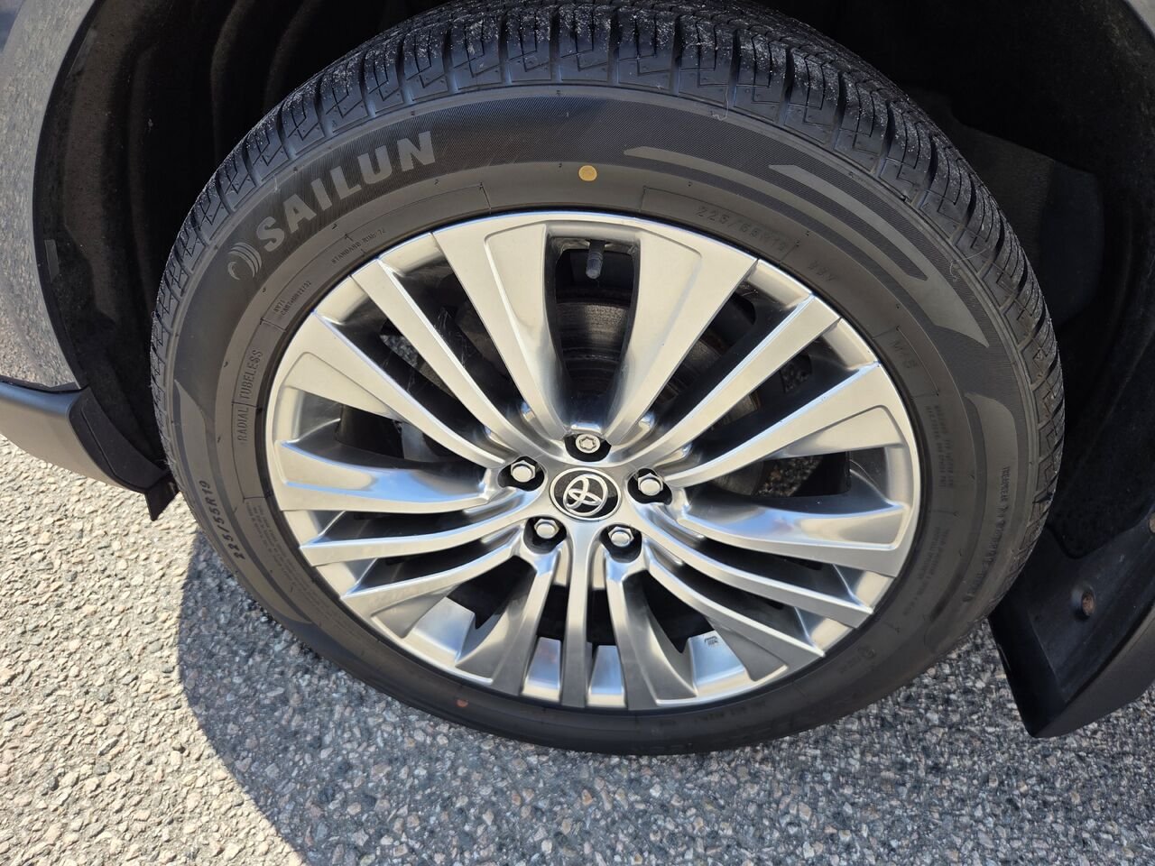2023 Toyota VENZA Grey Mont-Laurier - photo #9