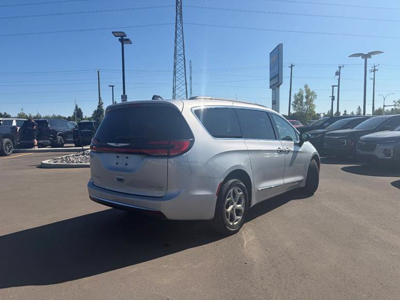 2023 Chrysler Pacifica Limited AWD Grey Sherwood Park - photo #4
