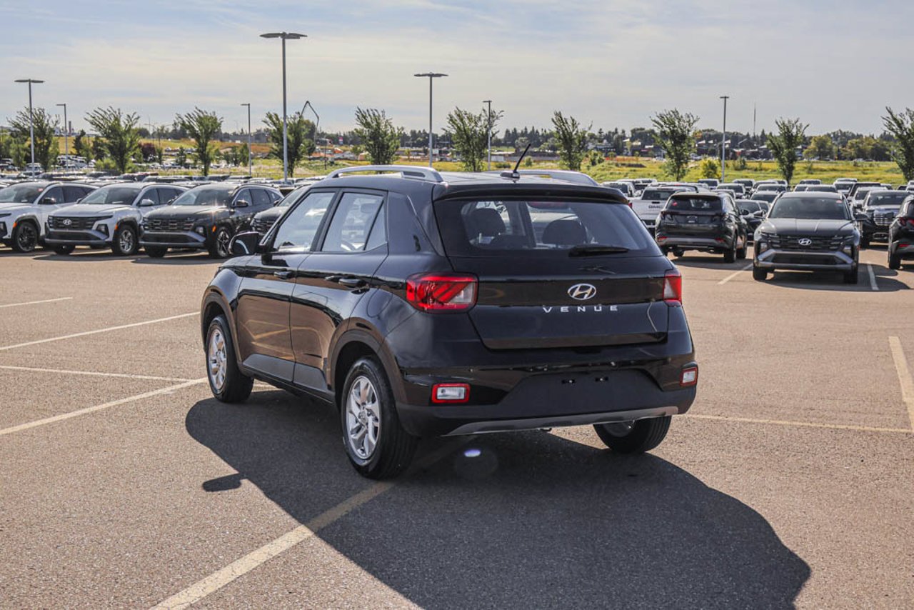 2026 Hyundai Venue Preferred IVT Black Sherwood Park - photo #5