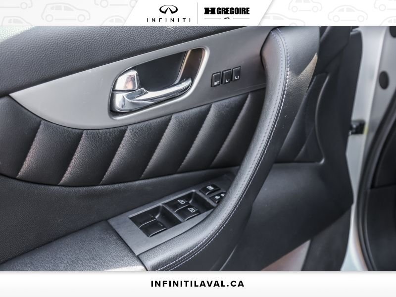 2017 Infiniti QX70 Saint-Eustache - photo #12