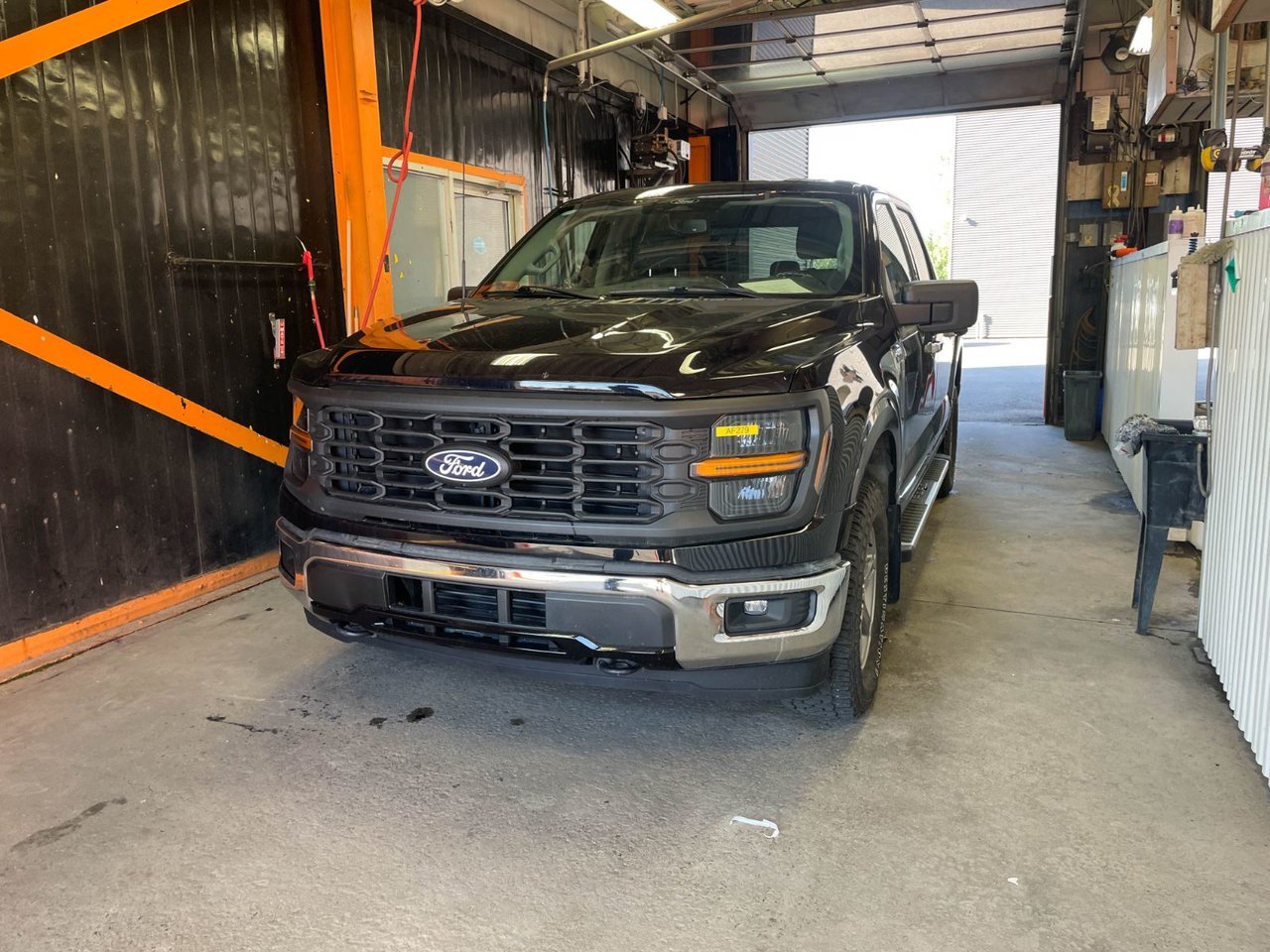 Ford F-150 XLT CREW 4X4 *3.5L ECOBOOST* NAV *CAM 360*CARPLAY 2024 Noir Saint-Jérôme - photo #0