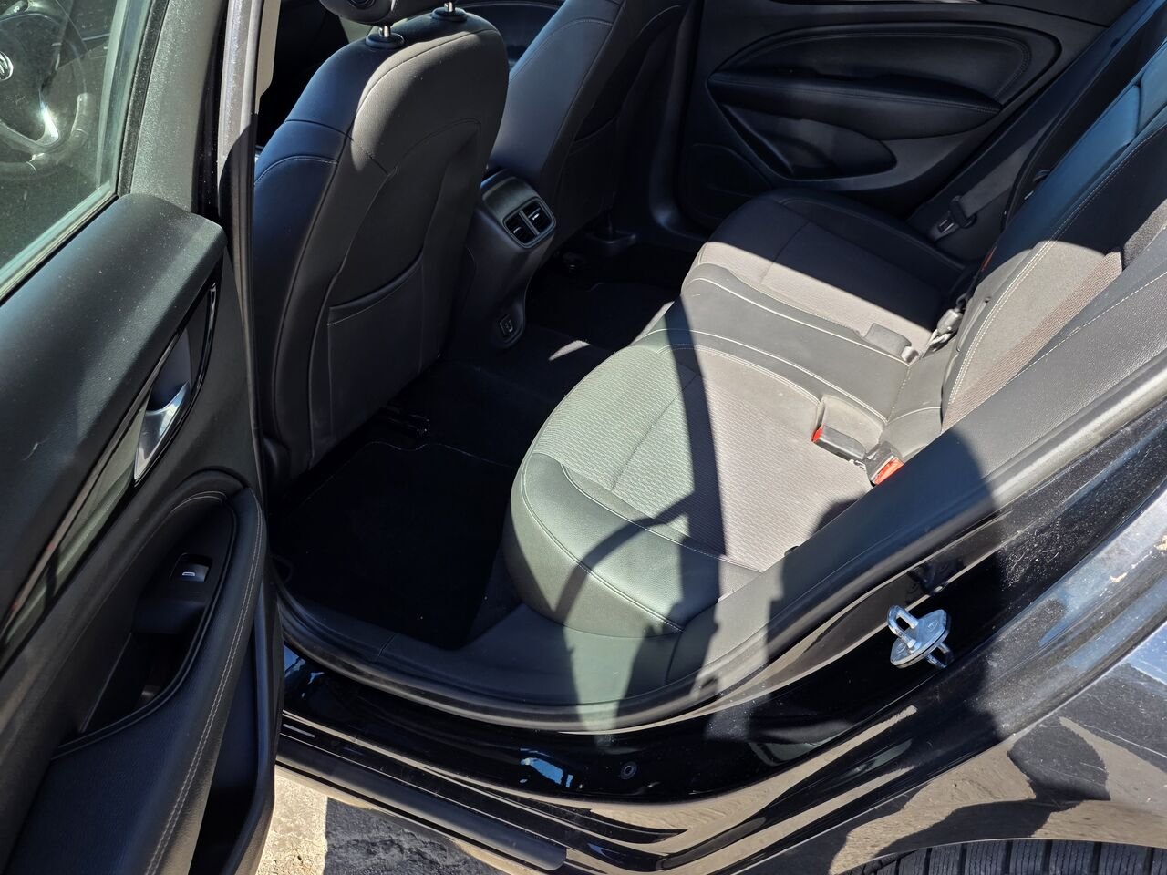 2019 Buick Regal Sportback Black  - photo #10