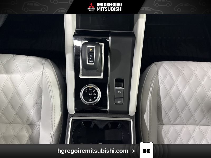 2024 Mitsubishi Outlander Red Laval - photo #25