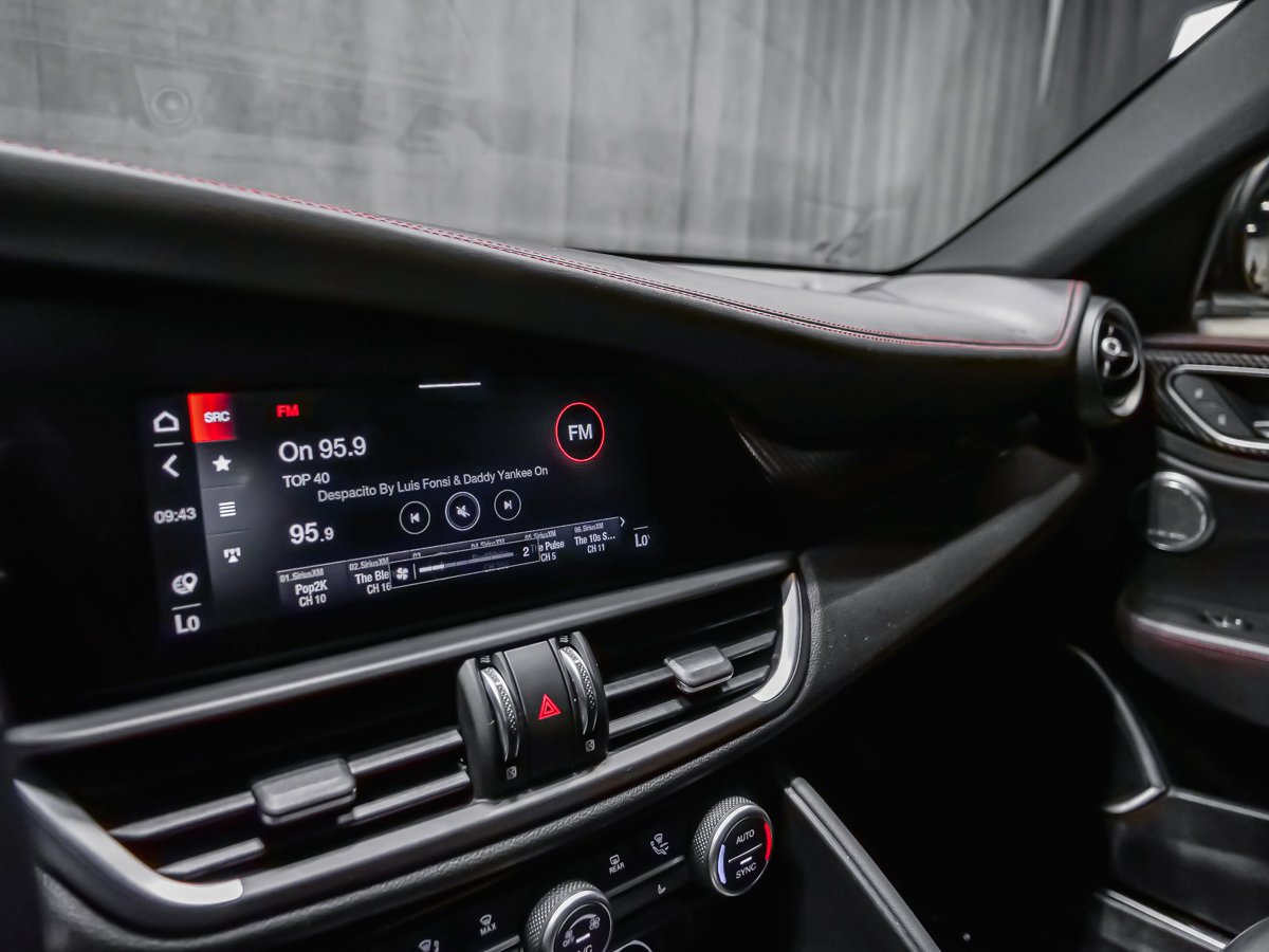 Alfa Romeo Giulia QUADRIFOGLIO CARBON TOIT CARBONE ASSIST CONDUITE 2021 Rouge Montréal - photo #30