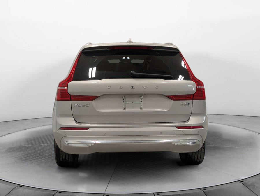 VOLVO XC60 Ultimate Bright Theme AWD Toit Pano Sièges Chauffants 2023 Gris
