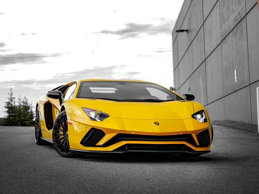 2018 Lamborghini Aventador 2018 Yellow