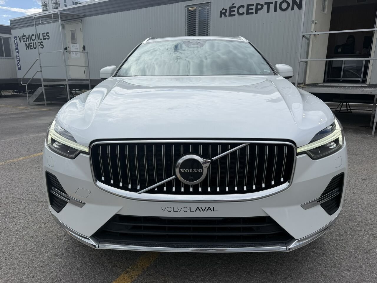 2023 Volvo XC60 B6 Ultimate AWD White Laval - photo #3
