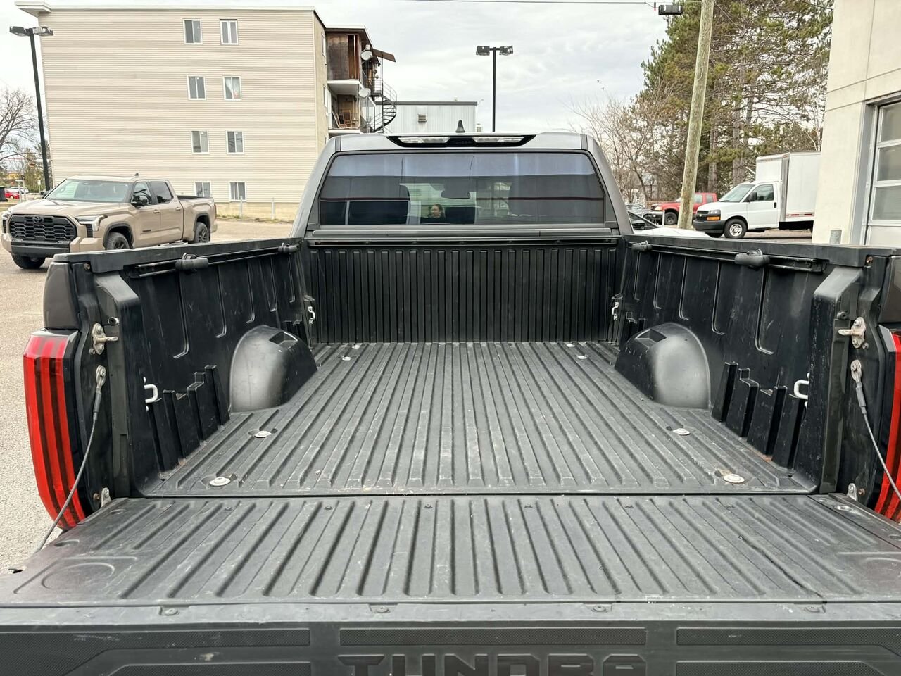 Toyota TUNDRA 2024 Gris Mont-Laurier - photo #6