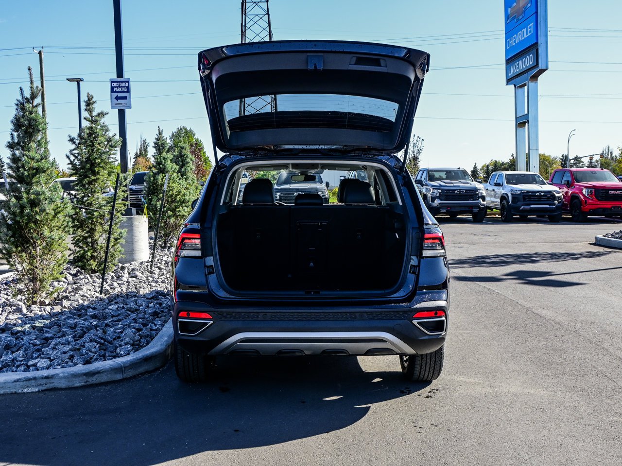 2025 Volkswagen Taos Comfortline 4MOTION Black Sherwood Park - photo #13