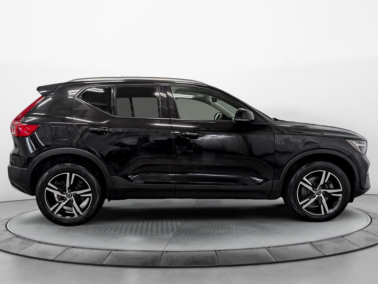 Volvo XC40 B5 Core AWD 2023 Noir Sherbrooke - photo #4