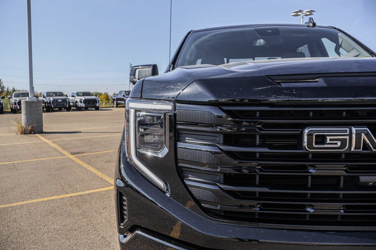 2024 GMC Sierra 1500 4WD Crew Cab 147 Elevation Black Sherwood Park - photo #10