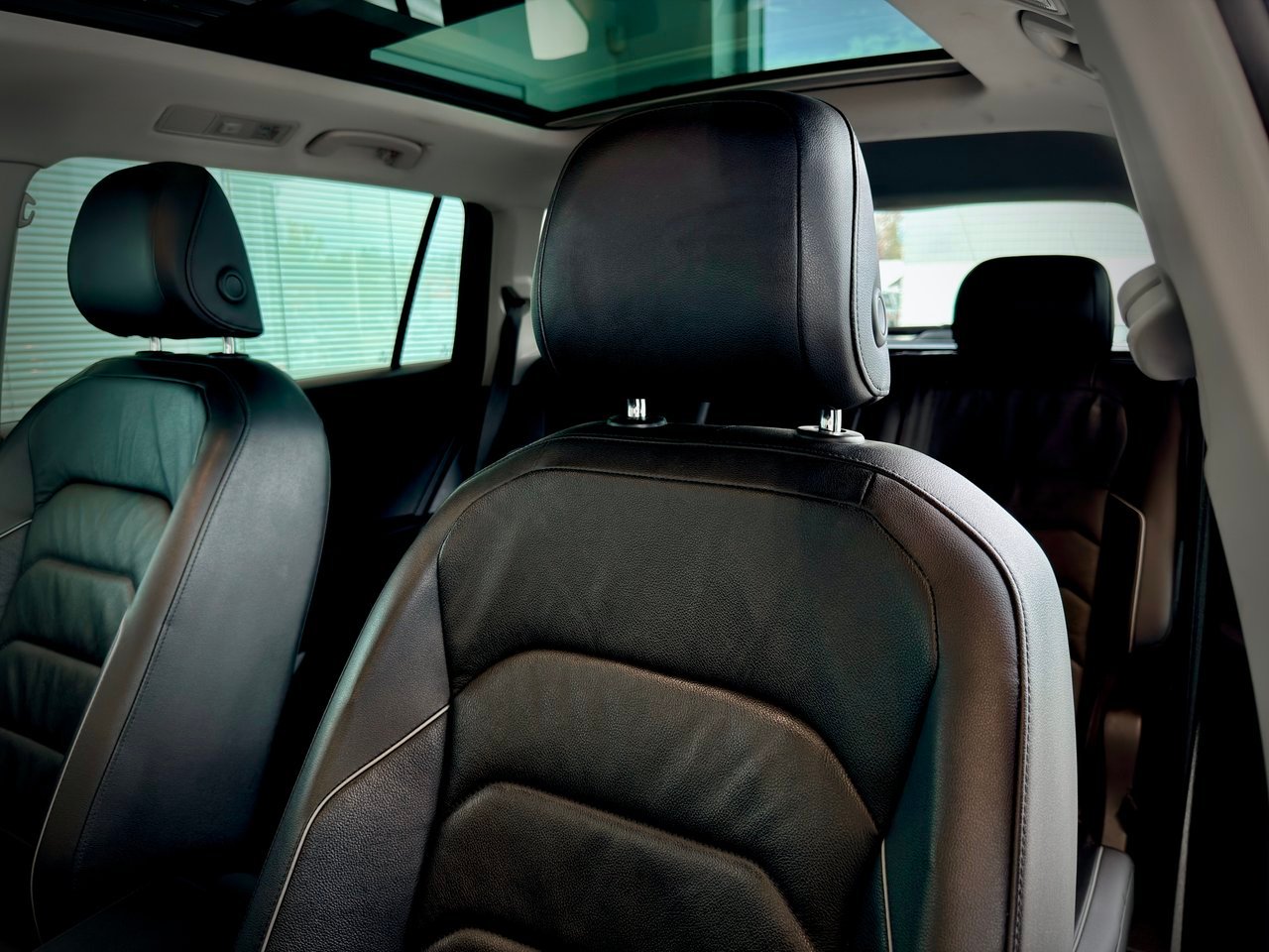 2018 Volkswagen Tiguan Black Notre-Dame-des-Prairies - photo #16