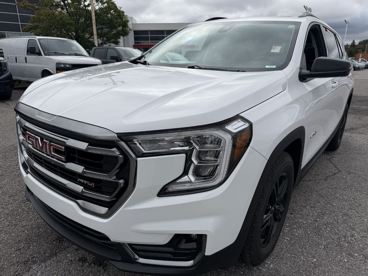 GMC TERRAIN AT4 AT4 4 portes TI 2024 Blanc Gatineau - photo #0