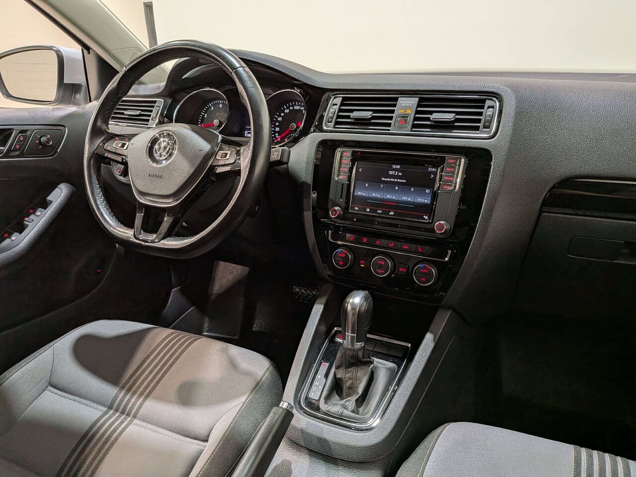 Volkswagen Jetta Sedan 4dr 1.4 TSI Auto Wolfsburg Edition 2017 Gris Val-David - photo #17