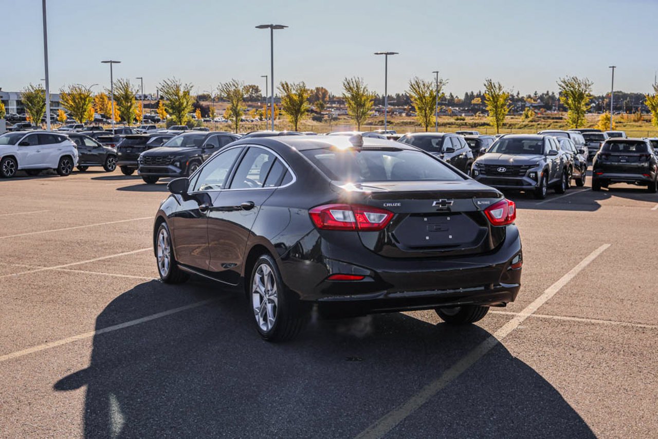 2017 Chevrolet Cruze 4dr Sdn 1.4L Premier w/1SF Black Sherwood Park - photo #5