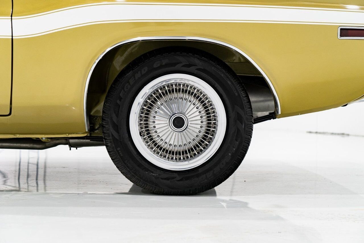 1971 Dodge Challenger *PRIX EN USD* Convertible Fully restored to desirable specifications Gold Montreal - photo #55