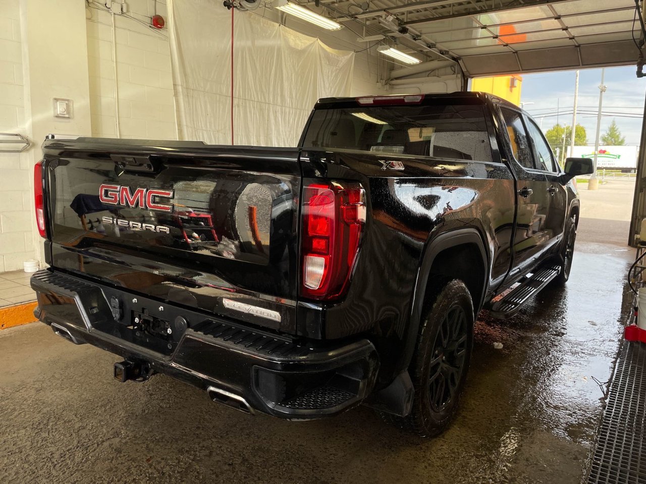 2024 GMC Sierra 1500 ELEVATION CREW 4X4 V8 *NAV* SIÈGES CHAUFF BEDLINER Black Saint-Jérôme - photo #8