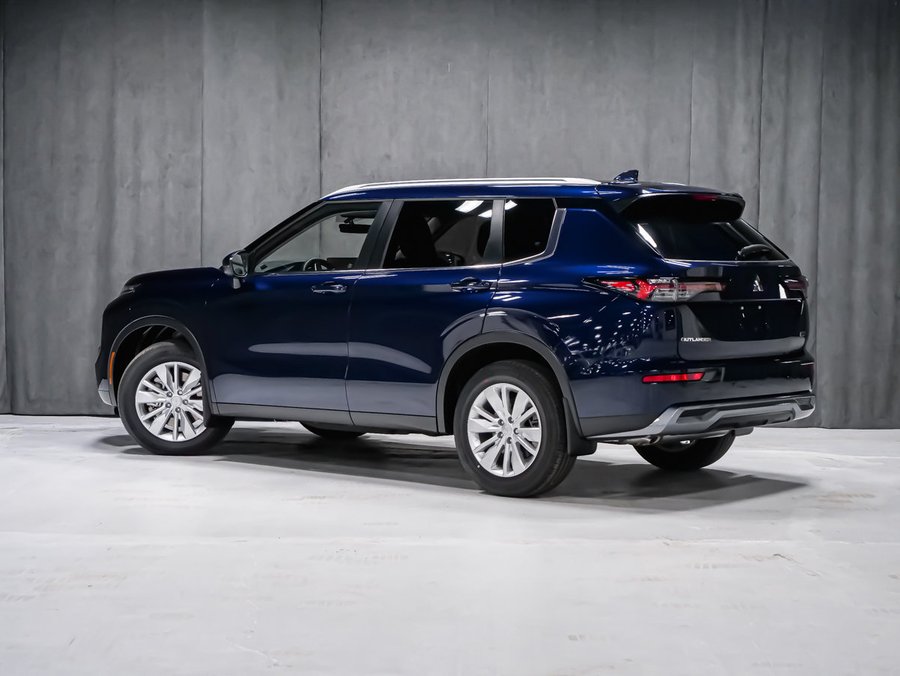 2026 Mitsubishi Outlander SE Cosmic Blue