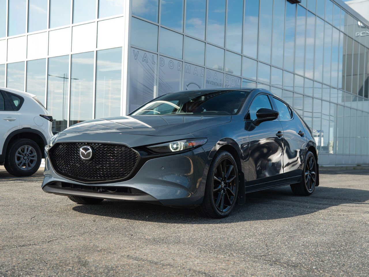 Mazda Mazda3 Sport U03102 | GT avec moteur turbo BA TI i-ACTIV 2023 Gris Val-d'Or - photo #2