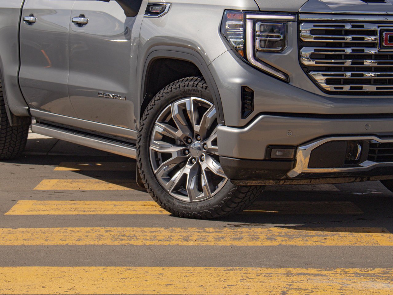 2025 GMC Sierra 1500 4WD Crew Cab 147 Denali Grey Sherwood Park - photo #5