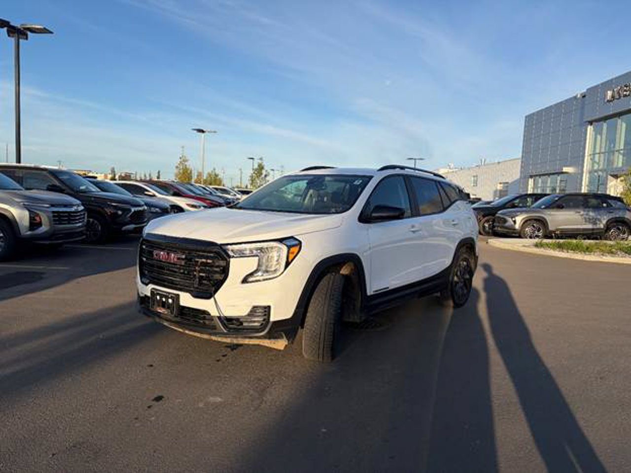 2024 GMC Terrain AWD 4dr SLE White Sherwood Park - photo #2