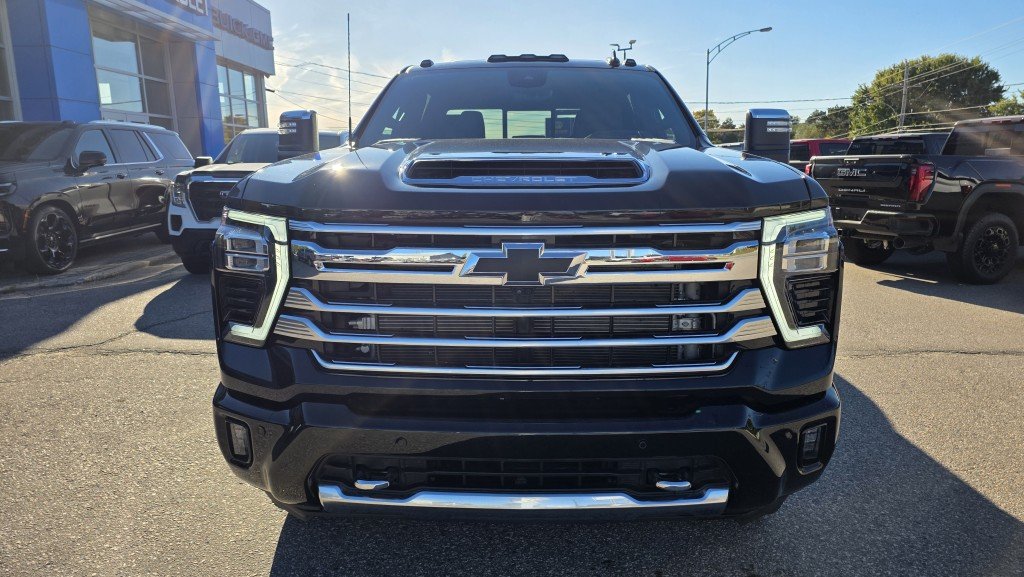 CHEVROLET Silverado 3500HD K3500 SILVERADO CREW CAB HIGH COUNTRY L/BOX DURAMAX DRW (3LZ) 2026 Noir Mont-Laurier - photo #1