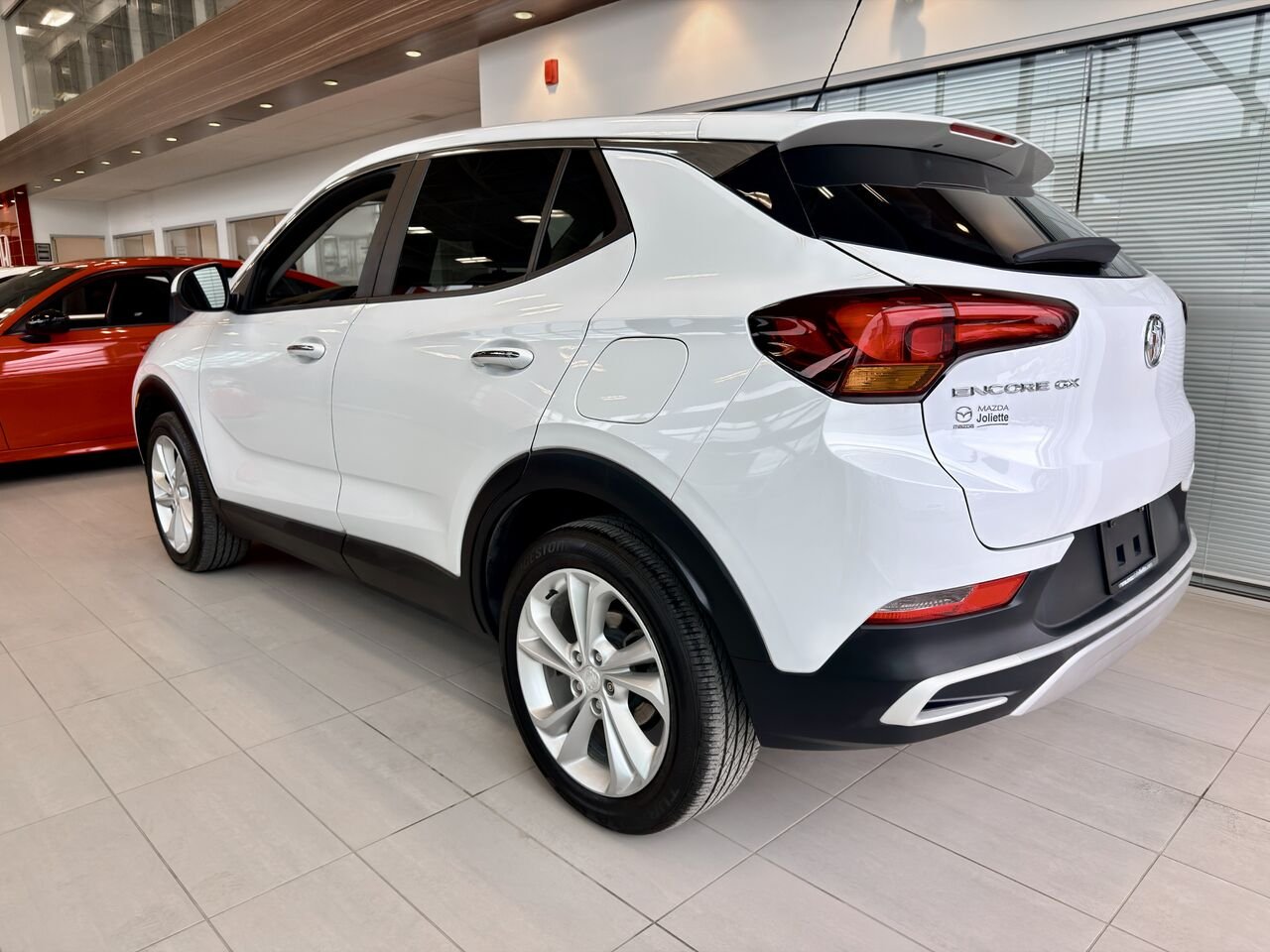2021 Buick Encore GX White Notre-Dame-des-Prairies - photo #8