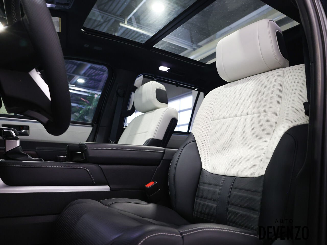 2025 Toyota Sequoia Black Saint-Eustache - photo #13