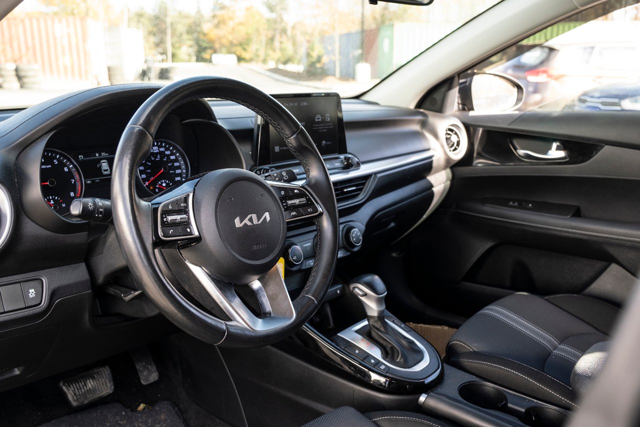 Kia Forte5 2023 Noir Gatineau - photo #6